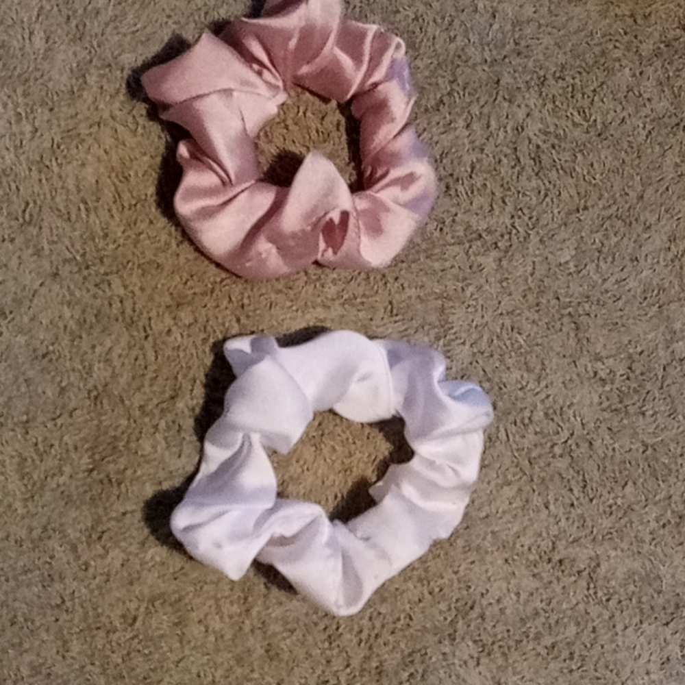 I am selling scrunchies! - Picture 7 of 9